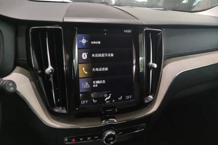 Used Volvo XC60 2020 T5 4x4 Smart Luxury Edition Audio And AC Panel