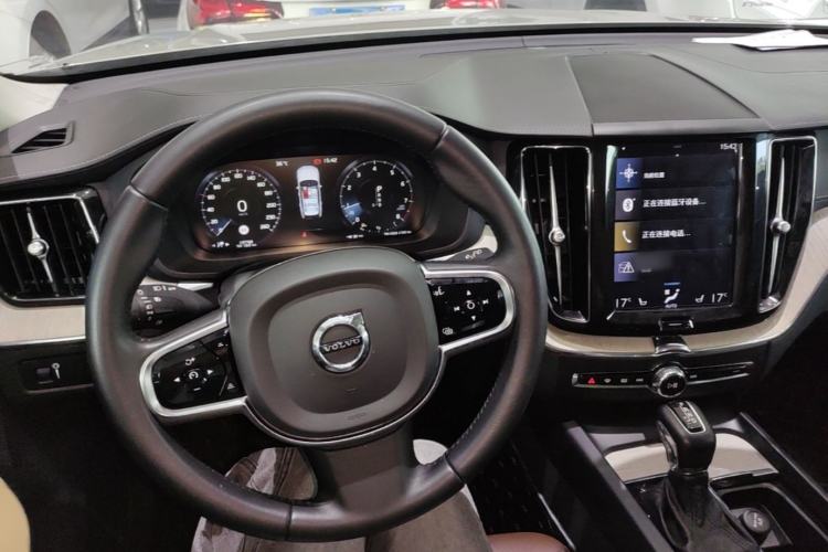 Used Volvo XC60 2020 T5 4x4 Smart Luxury Edition Center Console