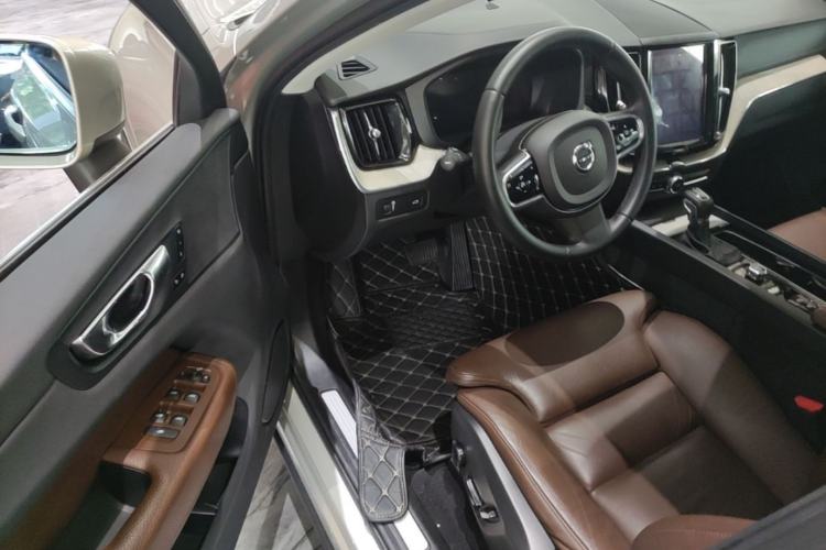 Used Volvo XC60 2020 T5 4x4 Smart Luxury Edition Driver Seat