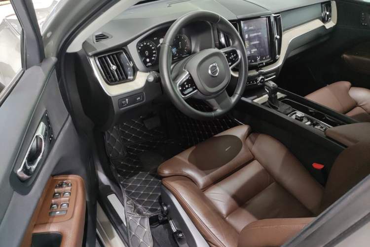 Used Volvo XC60 2020 T5 4x4 Smart Luxury Edition Driver Seat