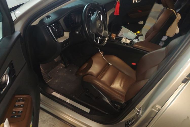 Used Volvo XC60 2020 T5 4x4 Smart Luxury Edition Driver Seat
