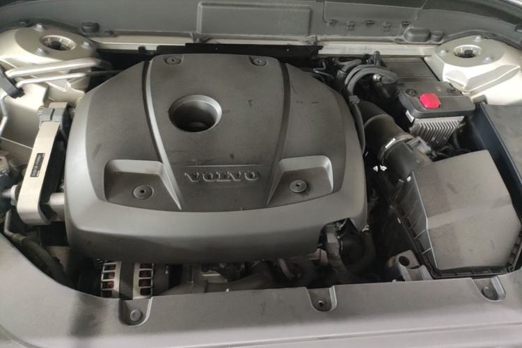 Used Volvo XC60 2020 T5 4x4 Smart Luxury Edition Engine Bay