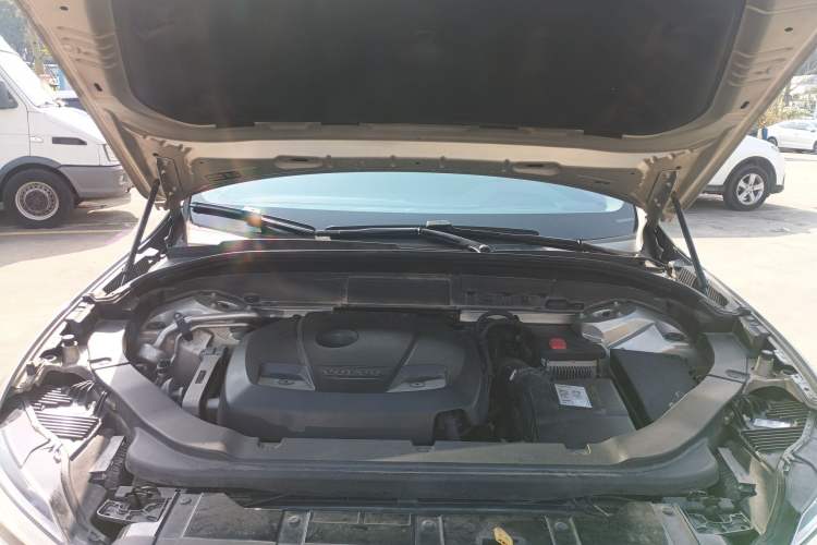 Used Volvo XC60 2020 T5 4x4 Zhiyi Luxury Edition Engine Bay