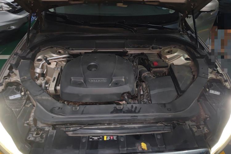 Used Volvo XC60 2020 T5 4x4 Zhiyi Luxury Edition Engine Bay