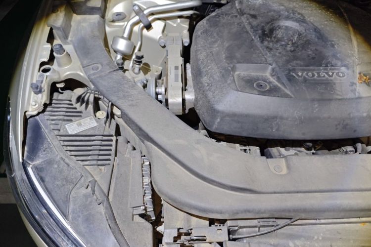 Used Volvo XC60 2020 T5 4x4 Smart Luxury Edition Engine Bay Right