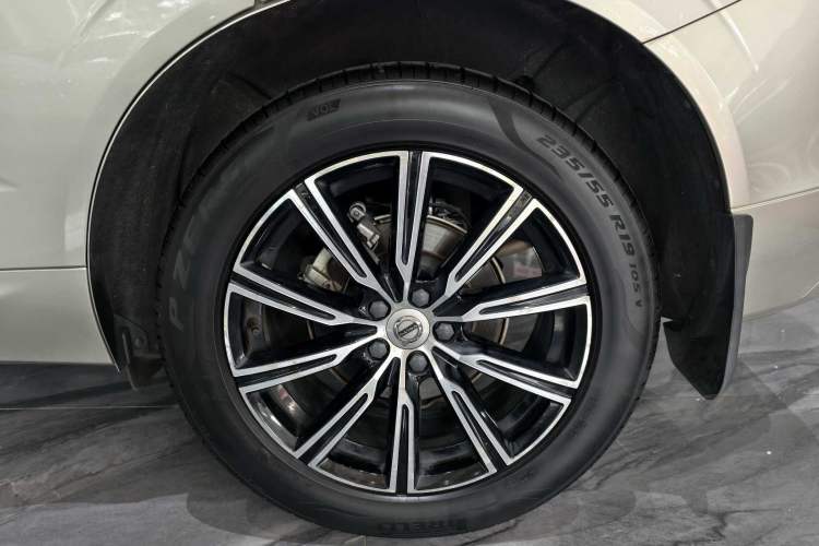 Used Volvo XC60 2020 T5 4x4 Smart Luxury Edition Exterior 8