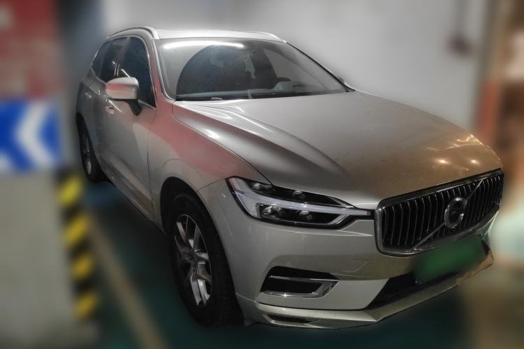 Used Volvo XC60 2020 T5 4x4 Zhiyi Luxury Edition Front Right 45 Deg