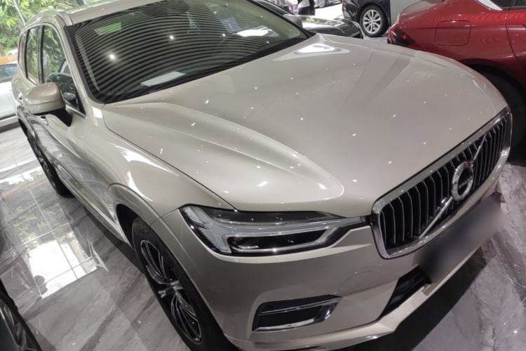 Used Volvo XC60 2020 T5 4x4 Smart Luxury Edition Front Right 45 Deg