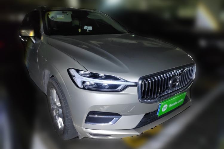 Used Volvo XC60 2020 T5 4x4 Zhiyi Luxury Edition Front Right 45 Deg