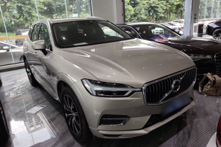 Used Volvo XC60 2020 T5 4x4 Smart Luxury Edition Front Right 45 Deg