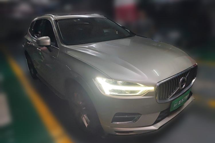 Used Volvo XC60 2020 T5 4x4 Zhiyi Luxury Edition Front Right 45 Deg