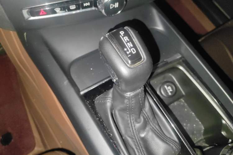 Used Volvo XC60 2020 T5 4x4 Zhiyi Luxury Edition Gear Lever