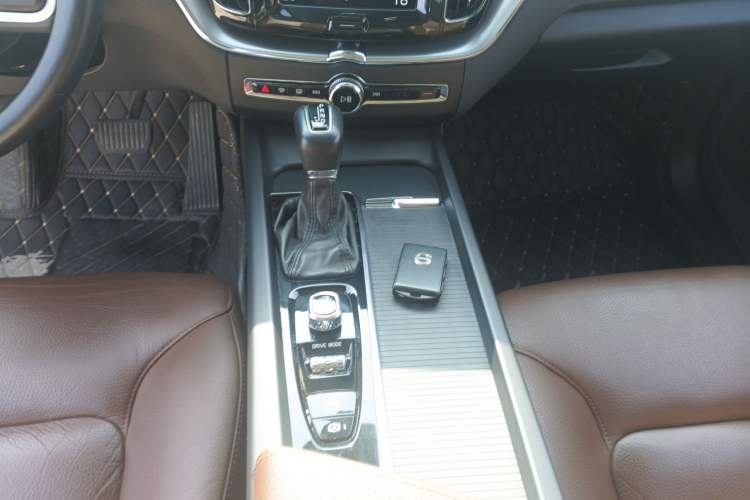 Used Volvo XC60 2020 T5 4x4 Zhiyi Luxury Edition Gear Lever