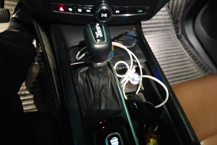 Used Volvo XC60 2020 T5 4x4 Zhiyi Luxury Edition Gear Lever
