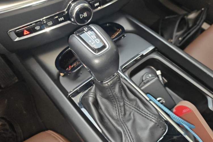 Used Volvo XC60 2020 T5 4x4 Zhiyi Luxury Edition Gear Lever