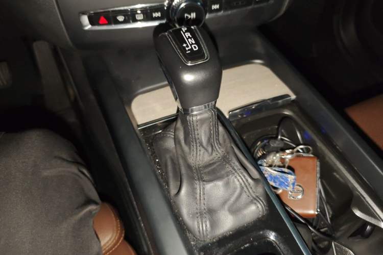 Used Volvo XC60 2020 T5 4x4 Smart Luxury Edition Gear Lever