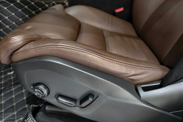 Used Volvo XC60 2020 T5 4x4 Smart Luxury Edition Interior 10