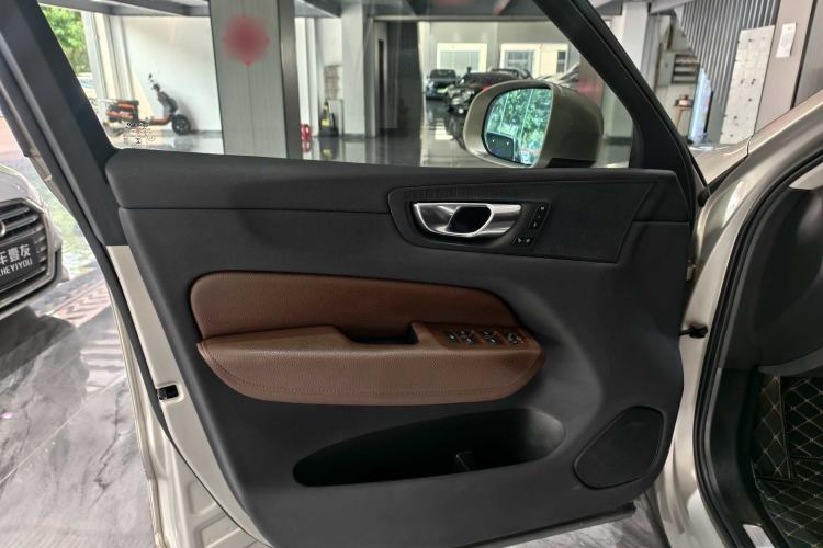 Used Volvo XC60 2020 T5 4x4 Smart Luxury Edition Interior 11