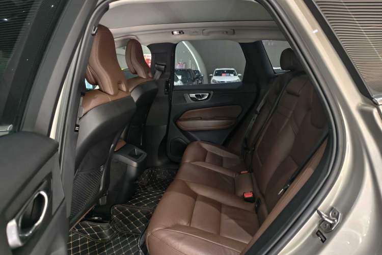 Used Volvo XC60 2020 T5 4x4 Smart Luxury Edition Interior 2