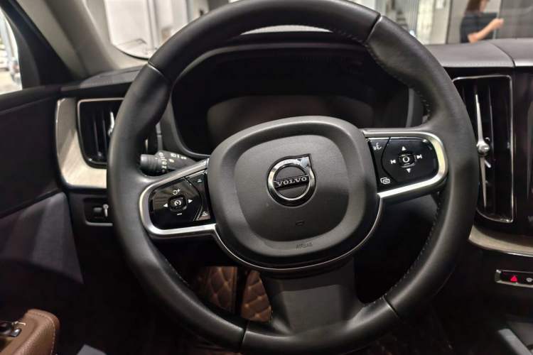 Used Volvo XC60 2020 T5 4x4 Smart Luxury Edition Interior 4