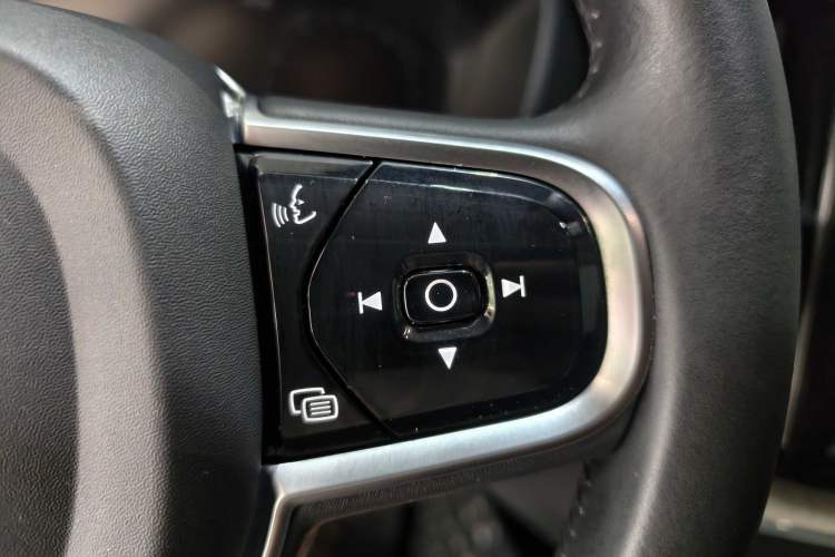 Used Volvo XC60 2020 T5 4x4 Smart Luxury Edition Interior 6