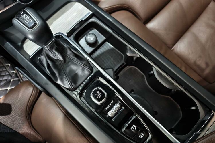 Used Volvo XC60 2020 T5 4x4 Smart Luxury Edition Interior 9