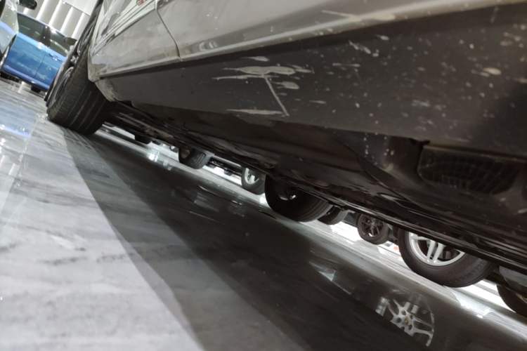 Used Volvo XC60 2020 T5 4x4 Smart Luxury Edition Left Side Sill