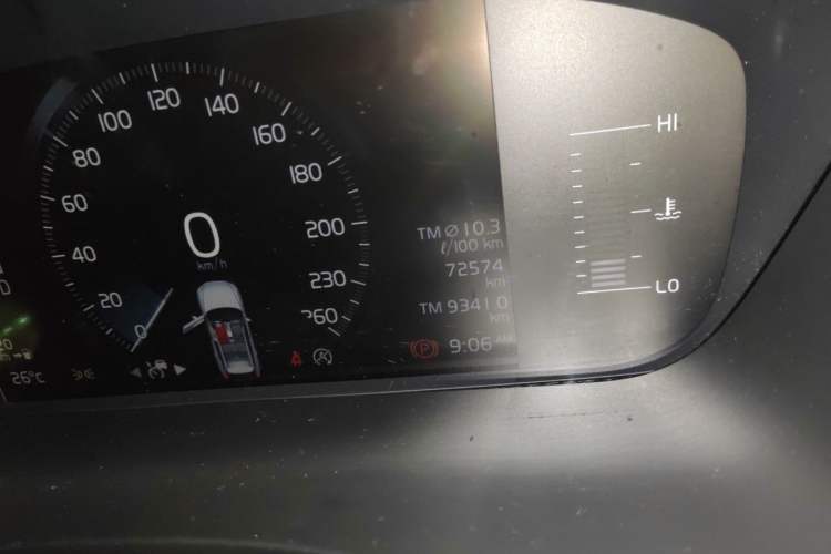 Used Volvo XC60 2020 T5 4x4 Zhiyi Luxury Edition Odometer Close Up