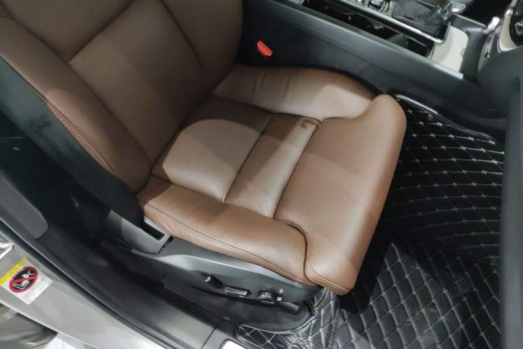 Used Volvo XC60 2020 T5 4x4 Smart Luxury Edition Right Front Seat