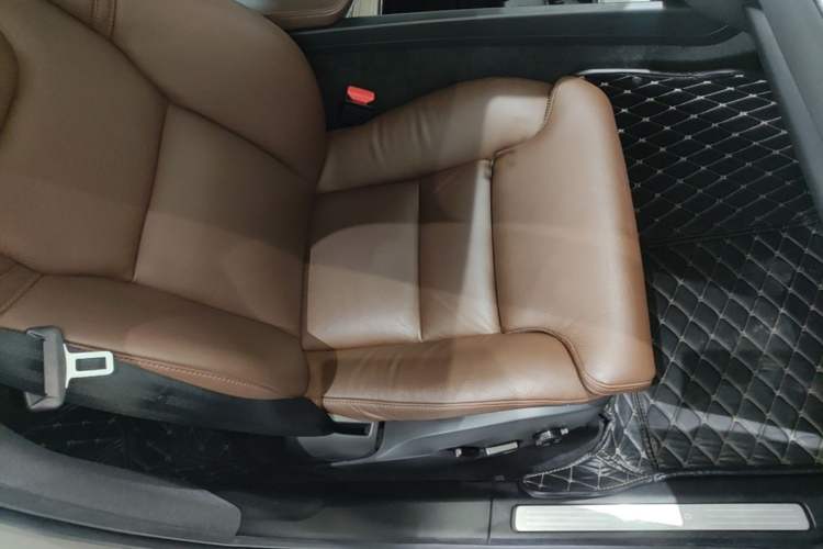 Used Volvo XC60 2020 T5 4x4 Smart Luxury Edition Right Front Seat