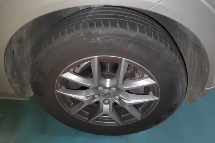 Used Volvo XC60 2020 T5 4x4 Zhiyi Luxury Edition Right Front Wheel Hub