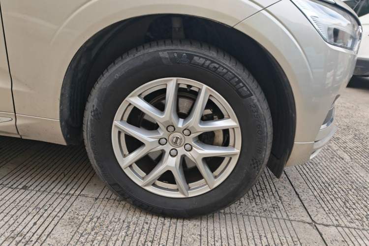 Used Volvo XC60 2020 T5 4x4 Zhiyi Luxury Edition Right Front Wheel Hub