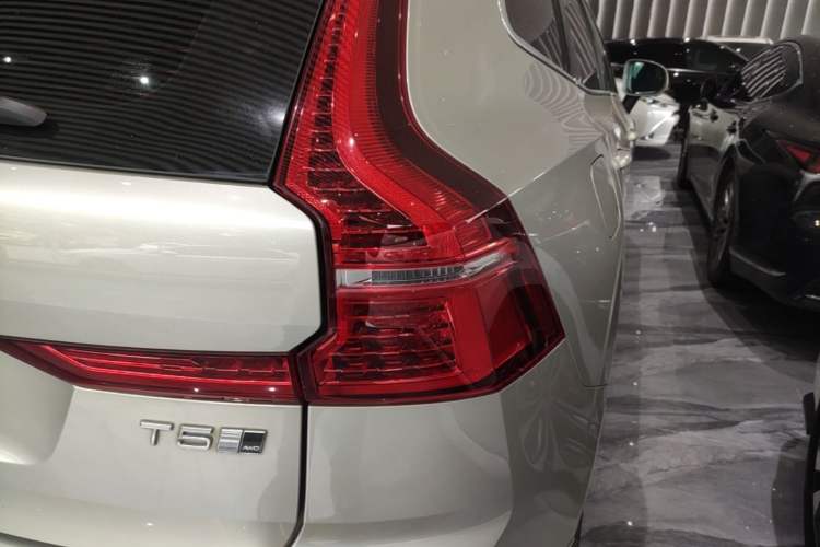 Used Volvo XC60 2020 T5 4x4 Smart Luxury Edition Right Rear Taillight