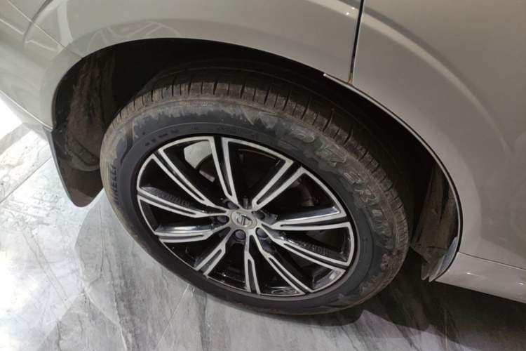 Used Volvo XC60 2020 T5 4x4 Smart Luxury Edition Right Rear Wheel Hub