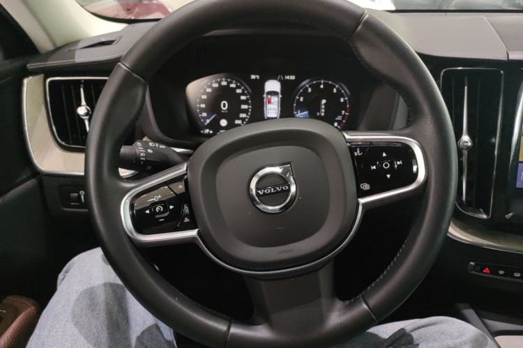 Used Volvo XC60 2020 T5 4x4 Smart Luxury Edition Steering Wheel