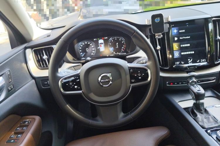 Used Volvo XC60 2020 T5 4x4 Smart Luxury Edition Steering Wheel