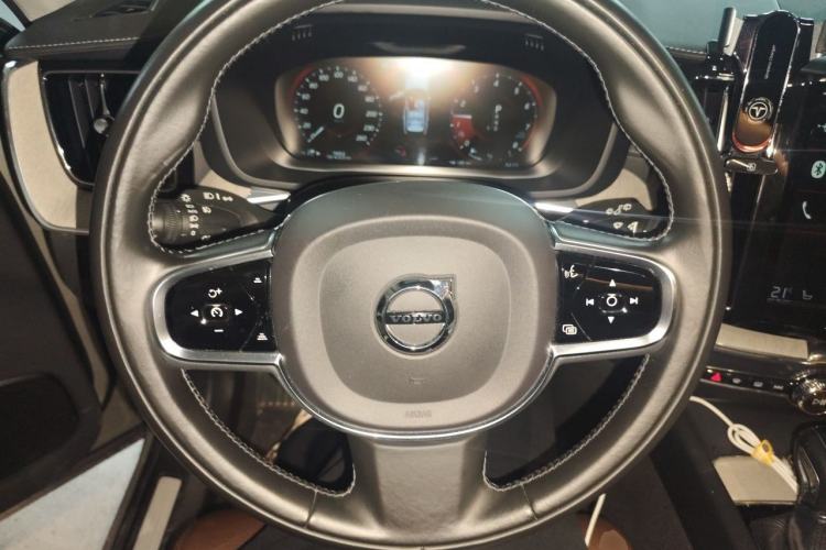 Used Volvo XC60 2020 T5 4x4 Smart Luxury Edition Steering Wheel