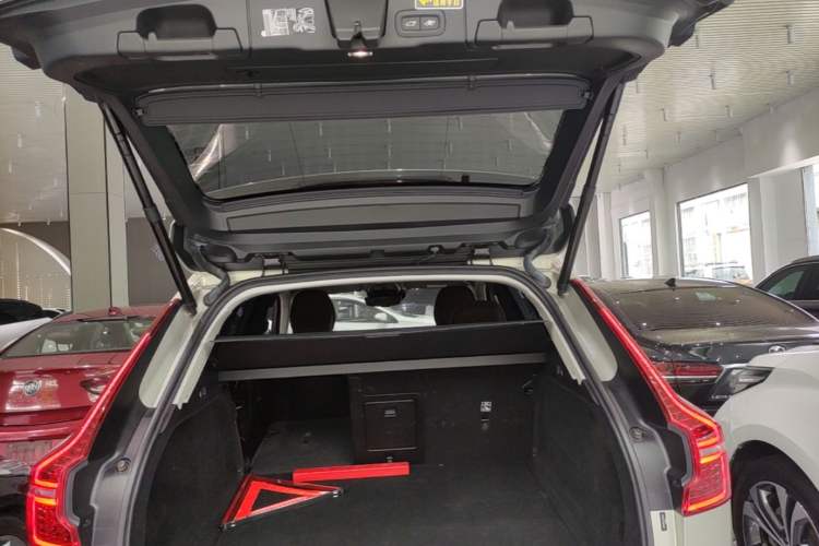 Used Volvo XC60 2020 T5 4x4 Smart Luxury Edition Trunk