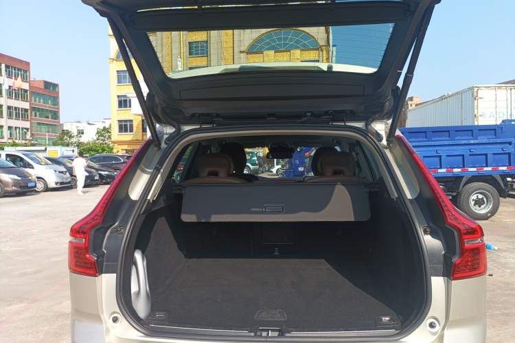 Used Volvo XC60 2020 T5 4x4 Zhiyi Luxury Edition Trunk