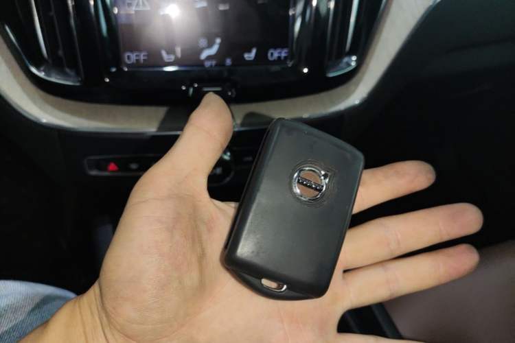 Used Volvo XC60 2020 T5 4x4 Smart Luxury Edition Vehicle Key