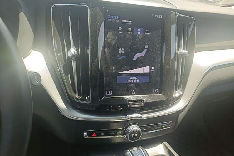 Used Volvo XC60 2020 T5 4x4 Zhiyi Luxury Edition Audio And AC Panel