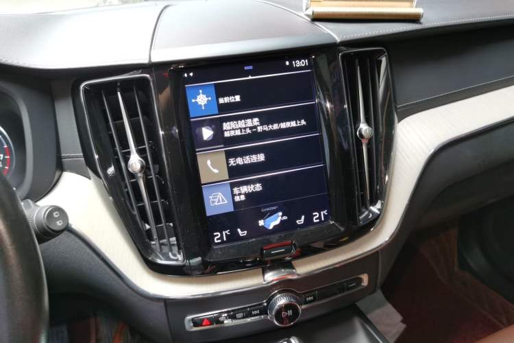 Used Volvo XC60 2020 T5 4x4 Smart Luxury Edition Audio And AC Panel