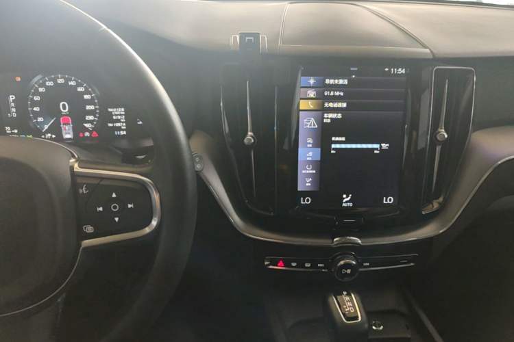 Used Volvo XC60 2020 T5 4x4 Zhiyi Luxury Edition Audio And AC Panel