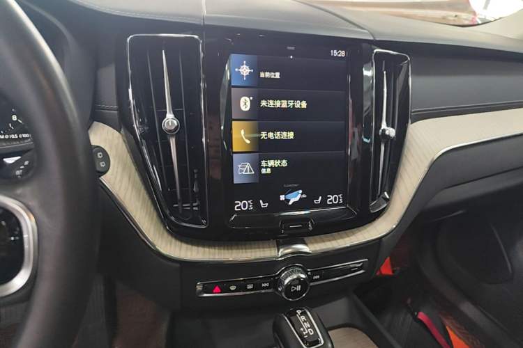 Used Volvo XC60 2020 T5 4x4 Smart Luxury Edition Audio And AC Panel
