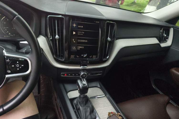 Used Volvo XC60 2020 T5 4x4 Smart Luxury Edition Audio And AC Panel