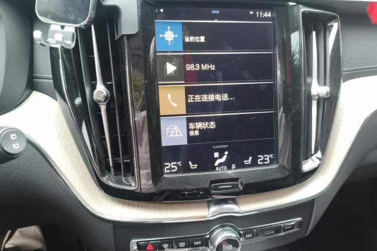 Used Volvo XC60 2020 T5 4x4 Smart Luxury Edition Audio And AC Panel