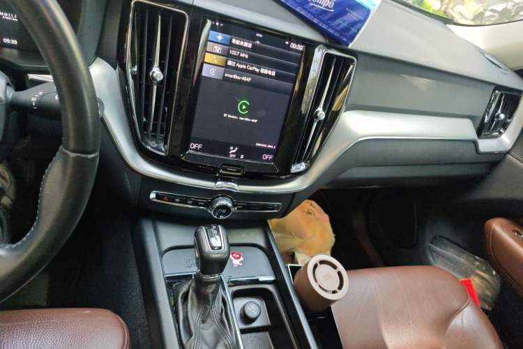 Used Volvo XC60 2020 T5 4x4 Zhiyi Luxury Edition Audio And AC Panel