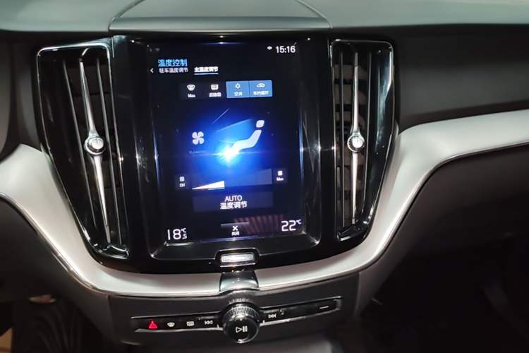 Used Volvo XC60 2020 T5 4x4 Zhiyi Luxury Edition Audio And AC Panel