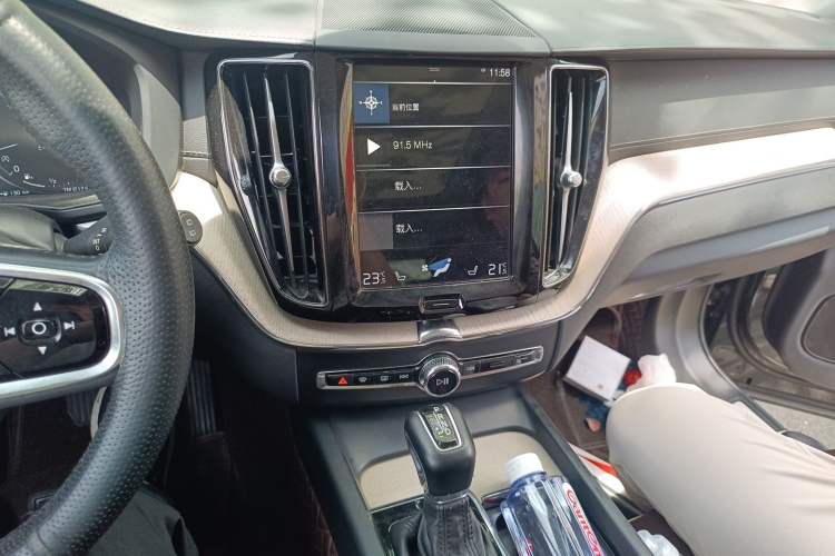 Used Volvo XC60 2020 T5 4x4 Smart Luxury Edition Audio And AC Panel