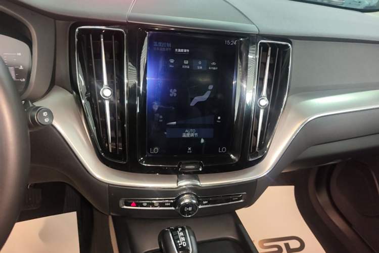 Used Volvo XC60 2020 T5 4x4 Zhiyi Luxury Edition Audio And AC Panel